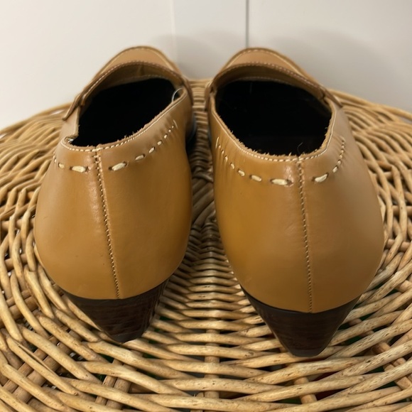 NWOT Etienne Aigner Butterscotch Pointed Almond Toe Loafers - Picture 4 of 11